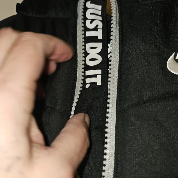 Nike Kids Black Puffer Jacket 18 Months LIKE NEW!! - Picture 2 of 13